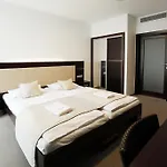 Dolphin 4*