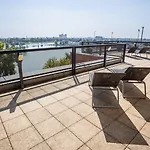 Dolphin - Adult Friendly Hotel Senec