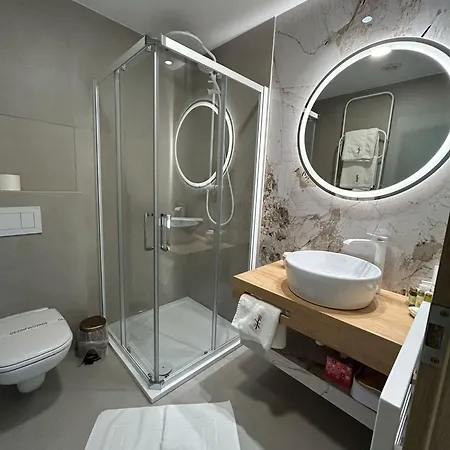 Dolphin - Adult Friendly 4* Senec