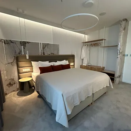 Dolphin - Adult Friendly Senec