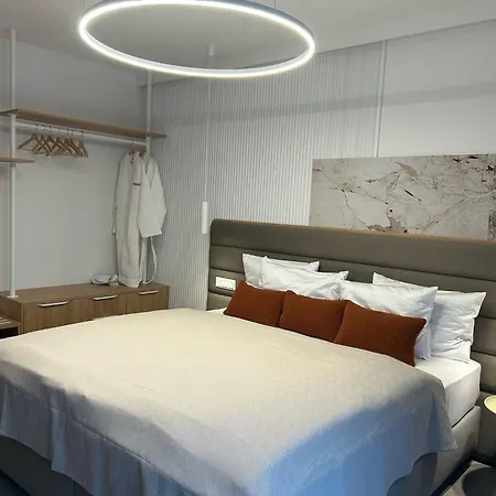 Dolphin Hotel