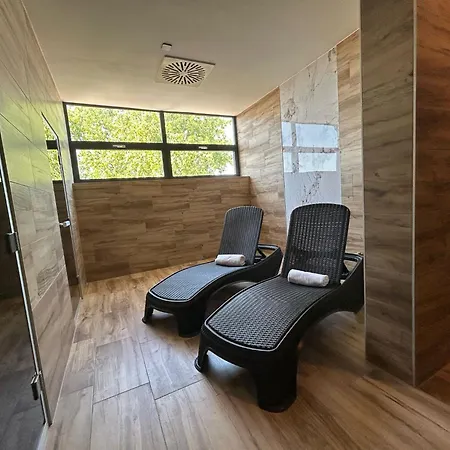 Dolphin - Adult Friendly فندق سينيتش