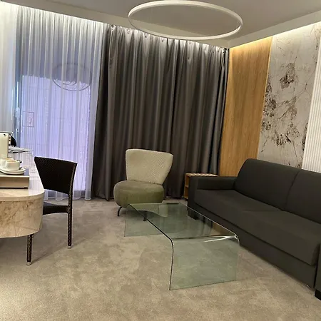 Hotel Dolphin - Adult Friendly