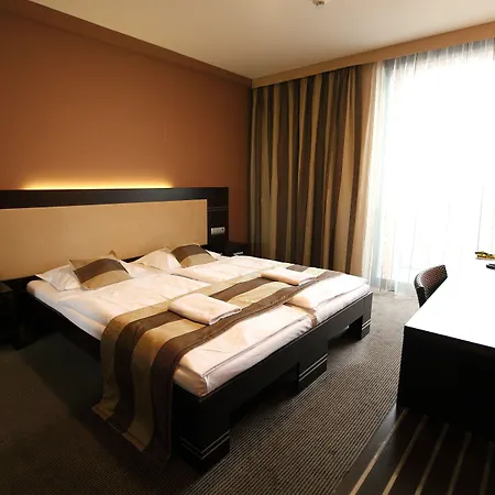 Dolphin - Adult Friendly 4* Senec