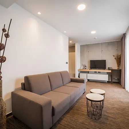 Dolphin - Adult Friendly Senec