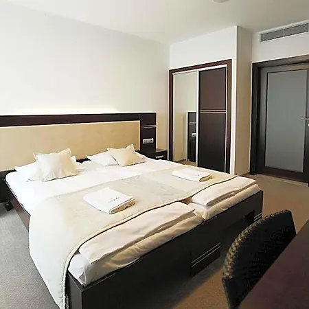 Dolphin - Adult Friendly Hotel