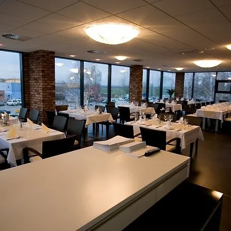 Dolphin - Adult Friendly 4* Senec