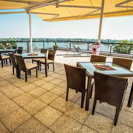 Hotel Dolphin - Adult Friendly