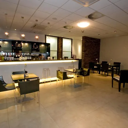 Dolphin 4*