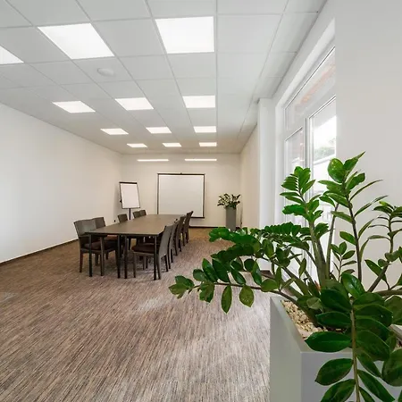 Dolphin Hotel Senec