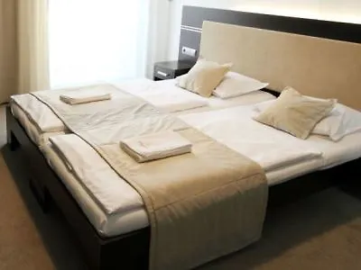 Dolphin 4*